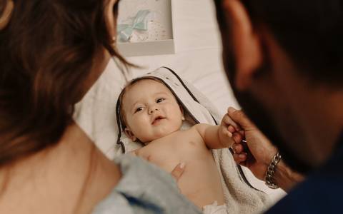 Foto de Bebé com padrinhos '