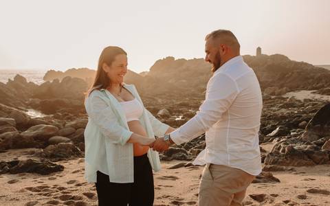 Foto de gravidez na Foz do Porto, na praia'