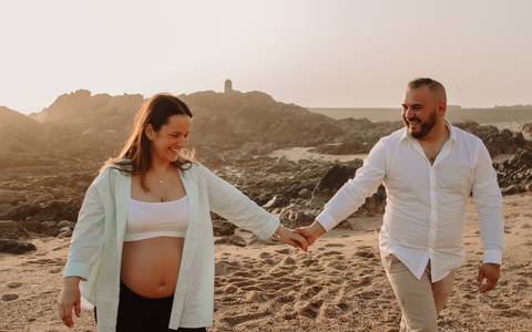 Foto de gravidez na Foz do Porto, na praia'