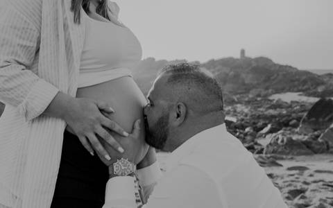 Foto de gravidez na Foz do Porto, na praia'