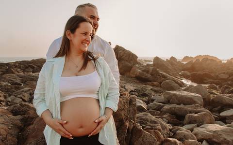 Foto de gravidez na Foz do Porto, na praia'