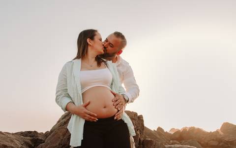 Foto de gravidez na Foz do Porto, na praia'