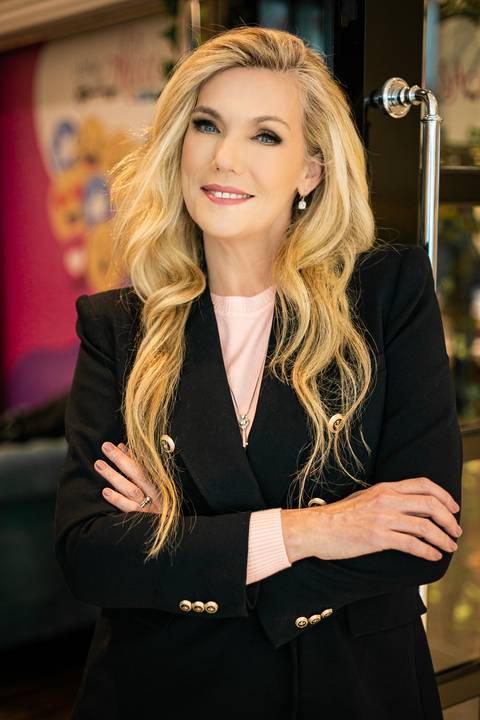 LUCY LIMA fotógrafa especializada em fotografias corporativas, ensaios de perfil profissional, ensaios empresariais, ensaio corporativos em Curitiba - PR.'