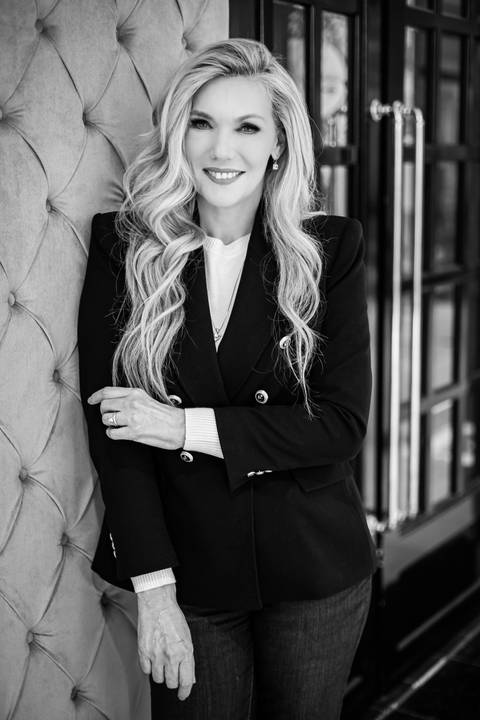 LUCY LIMA fotógrafa especializada em fotografias corporativas, ensaios de perfil profissional, ensaios empresariais, ensaio corporativos em Curitiba - PR.'