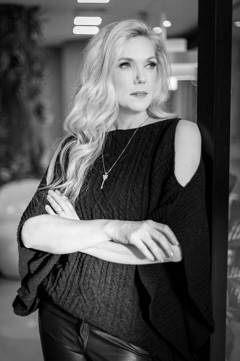 LUCY LIMA fotógrafa especializada em fotografias corporativas, ensaios de perfil profissional, ensaios empresariais, ensaio corporativos em Curitiba - PR.'