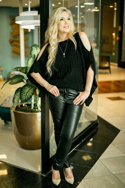 LUCY LIMA fotógrafa especializada em fotografias corporativas, ensaios de perfil profissional, ensaios empresariais, ensaio corporativos em Curitiba - PR.'