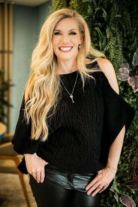 LUCY LIMA fotógrafa especializada em fotografias corporativas, ensaios de perfil profissional, ensaios empresariais, ensaio corporativos em Curitiba - PR.'