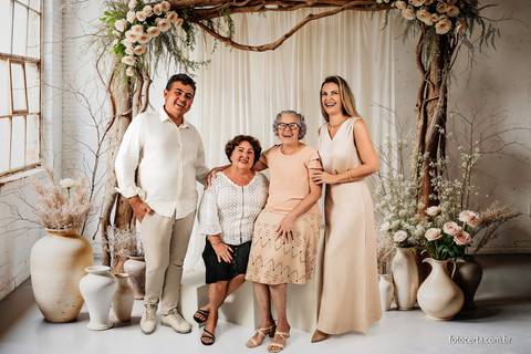 Fotógrafo em Vitória, Vila Velha, Casamento, Ensaio Pré-Casamento, Ensaio Pós-Casamento, Ensaio de Casal, 15 Anos, Debutante, Família, Gestante, Maternidade, Aniversário, Social, Estúdio, Corporativo, Marca Pessoal, Formatura, Escolar '