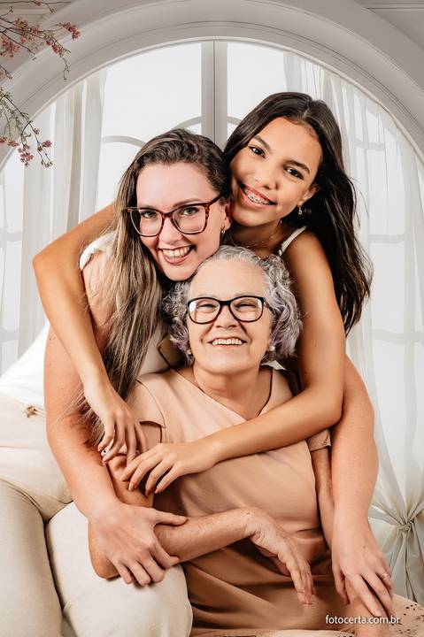 Fotógrafo em Vitória, Vila Velha, Casamento, Ensaio Pré-Casamento, Ensaio Pós-Casamento, Ensaio de Casal, 15 Anos, Debutante, Família, Gestante, Maternidade, Aniversário, Social, Estúdio, Corporativo, Marca Pessoal, Formatura, Escolar '