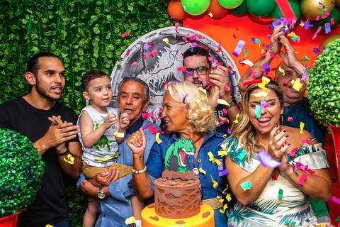 04 aninhos do Otávio smash the cake ensaio infantil natal bolo festa infantil zona norte criança festa de aniversário família brincadeiras fotografia fotógrafa rio de janeiro RJ carioca'