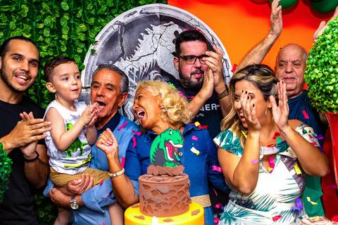 04 aninhos do Otávio smash the cake ensaio infantil natal bolo festa infantil zona norte criança festa de aniversário família brincadeiras fotografia fotógrafa rio de janeiro RJ carioca'