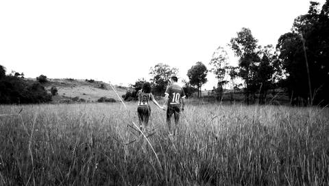 ensaio de casal em campo de futebol-www.sunery.com.br - ensaio em caxias do sul'