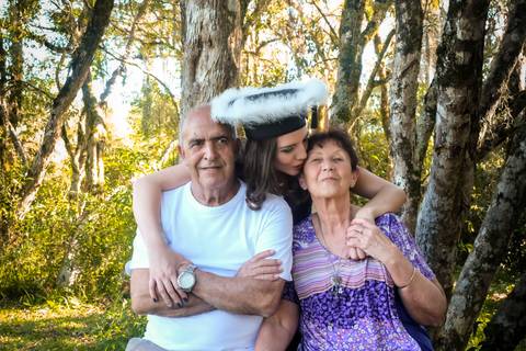 foto com família ensaio fotográfico-de formatura avós'
