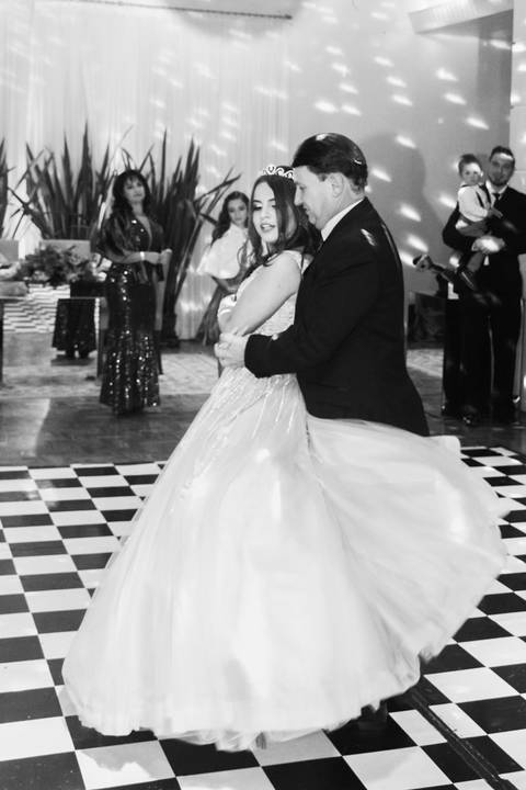 fotografia de 15 anos-dançando valsa de 15 anos com o pai-sunery.com-www.sunery.com.br'