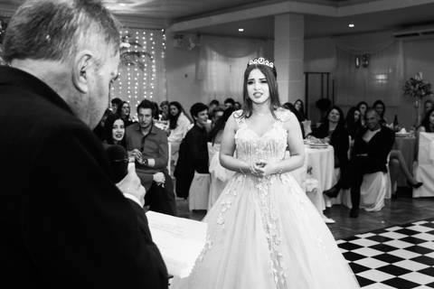 fotografias de 15 anos-avô lendo homenagem para neta -www.sunery.com.br'