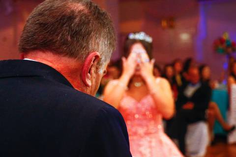 debutante se emociona com homenagem do avô-www.sunery.com.br'