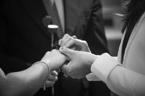 recebendo o anel de 15 anos presente dos padrinhos-www.sunery.com.br'