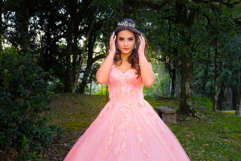 15 anos caxias do sulfoto externa de 15 anos-festa de 15 anos- cerimonialista de 15 anos-debutante com vestido de festa - sunery.com- rose's noivas-www.sunery.com.br'