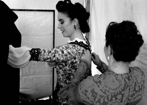 - chuva no rodeio de vacaria -prendas se arrumando - vestido de prenda -penteado para prenda -maquiagem de prenda -'