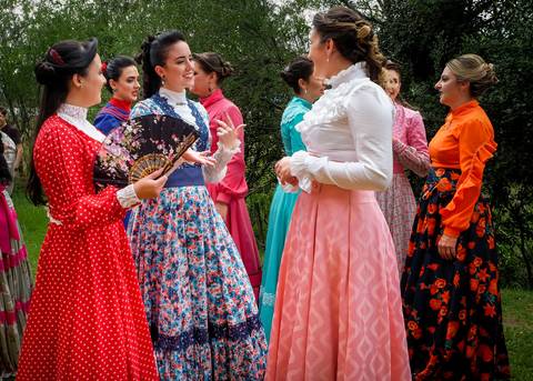 para peão - rodeio de vacaria - grupo união gaúcha - ctg rincão da lealdade -vestido de prenda- su nery fotos- costureira noeli amarante- julia andrade - luisa faria'