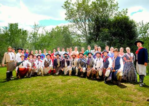vestido de prenda- su nery fotos- costureira noeli amarante - danças tradicionais - rodeio de vacaria- grupo união gaúcha - ctg rincão da lealdade - 20 anos grupo união gaúcha'