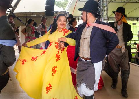 vestido de prenda- su nery fotos- costureira noeli amarante - danças tradicionais - rodeio de vacaria - grupo união gaúcha - ctg rincão da lealdade -  fernanda cavalheiro - william cavalheiro'