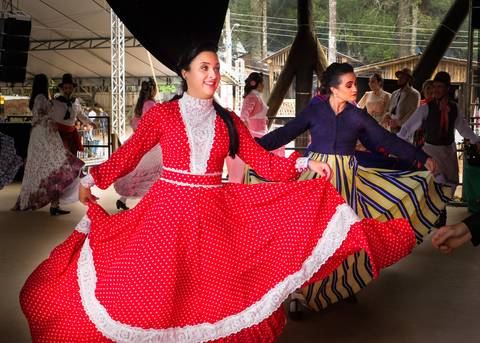 vestido de prenda- su nery fotos- costureira noeli amarante - danças tradicionais - rodeio de vacaria- grupo união gaúcha - ctg rincão da lealdade - julia andrade'