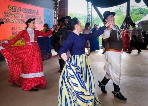 vestido de prenda- su nery fotos- costureira noeli amarante - danças tradicionais - rodeio de vacaria- grupo união gaúcha - ctg rincão da lealdade'