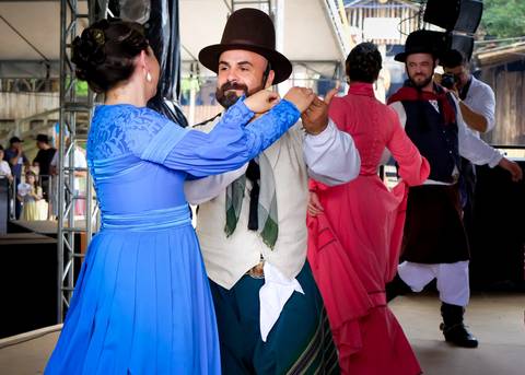 vestido de prenda- su nery fotos- costureira noeli amarante - danças tradicionais - rodeio de vacaria- grupo união gaúcha - ctg rincão da lealdade - laura velho - diego rocha'