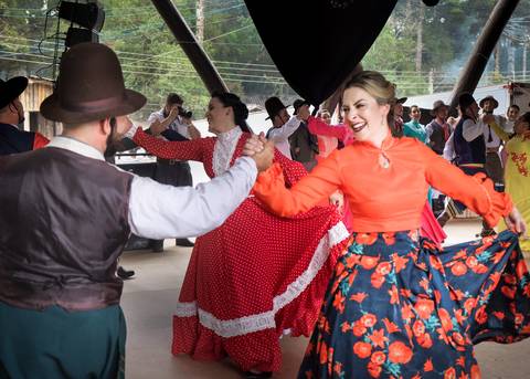 vestido de prenda- su nery fotos- costureira noeli amarante - danças tradicionais - rodeio de vacaria- grupo união gaúcha - ctg rincão da lealdade'