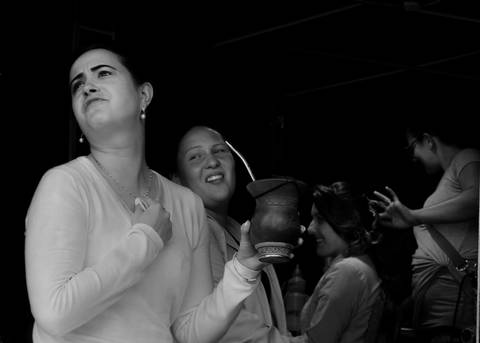 grupo união gaúcha -foto de ctg -prendas e peões - foto de prendas - maquiagem - maquiagem para prendas - penteados - rodeio de vacaria -foto pb'