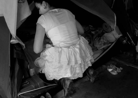 - chuva no rodeio de vacaria -prendas se arrumando - vestido de prenda -penteado para prenda -maquiagem de prenda -'