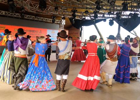 vestido de prenda- su nery fotos- costureira noeli amarante - danças tradicionais - rodeio de vacaria- grupo união gaúcha - ctg rincão da lealdade'