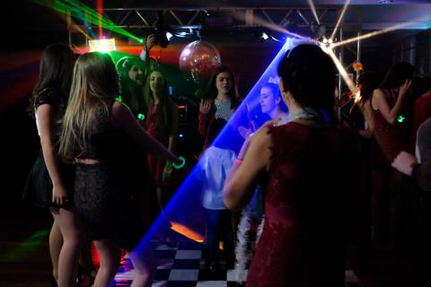 festa com amigos-festa com família - festa de 15 anos'