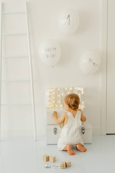 Sessão Fotográfica Smash the Cake, comemoração do primeiro aniversário em Estúdio
Inês Valente Fotografia - Everyone has a Story com Estúdio em Queijas.'