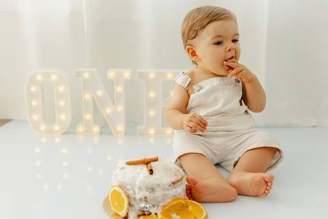 Sessão Fotográfica Smash the Cake, comemoração do primeiro aniversário em Estúdio
Inês Valente Fotografia - Everyone has a Story com Estúdio em Queijas.'