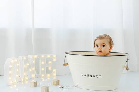 Sessão Fotográfica Smash the Cake, comemoração do primeiro aniversário em Estúdio
Inês Valente Fotografia - Everyone has a Story com Estúdio em Queijas.'