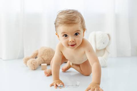 Sessão Fotográfica Smash the Cake, comemoração do primeiro aniversário em Estúdio
Inês Valente Fotografia - Everyone has a Story com Estúdio em Queijas.'