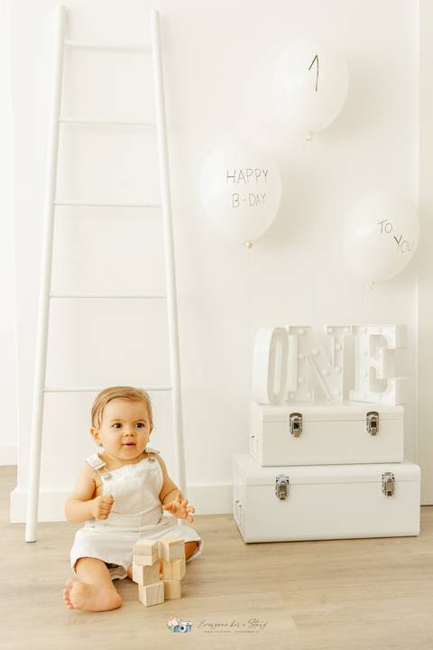 Sessão Fotográfica Smash the Cake, comemoração do primeiro aniversário em Estúdio
Inês Valente Fotografia - Everyone has a Story com Estúdio em Queijas.'