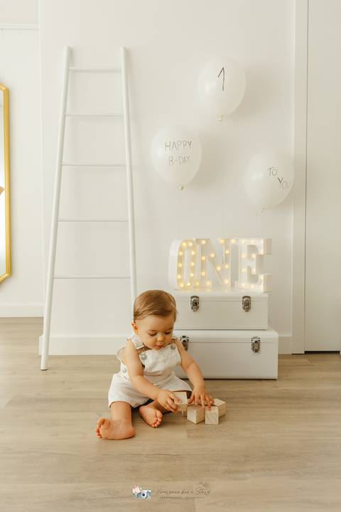 Sessão Fotográfica Smash the Cake, comemoração do primeiro aniversário em Estúdio
Inês Valente Fotografia - Everyone has a Story com Estúdio em Queijas.'