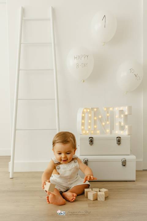 Sessão Fotográfica Smash the Cake, comemoração do primeiro aniversário em Estúdio
Inês Valente Fotografia - Everyone has a Story com Estúdio em Queijas.'