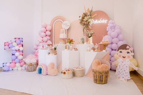 Fotografamos Festas de Aniversário Infantil, damos atenção a todos os pormenores tais como cenário, bolo, docinhos e salgados.
Inês Valente Fotografia - Everyone has a Story'