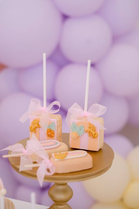 Fotografamos Festas de Aniversário Infantil, damos atenção a todos os pormenores tais como cenário, bolo, docinhos e salgados.
Inês Valente Fotografia - Everyone has a Story'