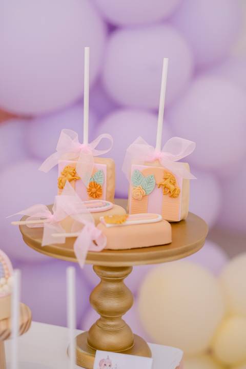 Fotografamos Festas de Aniversário Infantil, damos atenção a todos os pormenores tais como cenário, bolo, docinhos e salgados.
Inês Valente Fotografia - Everyone has a Story'