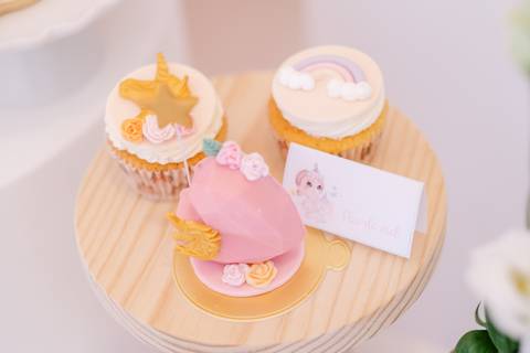 Fotografamos Festas de Aniversário Infantil, damos atenção a todos os pormenores tais como cenário, bolo, docinhos e salgados.
Inês Valente Fotografia - Everyone has a Story'