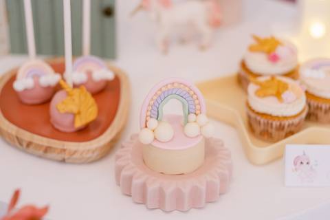 Fotografamos Festas de Aniversário Infantil, damos atenção a todos os pormenores tais como cenário, bolo, docinhos e salgados.
Inês Valente Fotografia - Everyone has a Story'