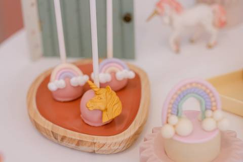 Fotografamos Festas de Aniversário Infantil, damos atenção a todos os pormenores tais como cenário, bolo, docinhos e salgados.
Inês Valente Fotografia - Everyone has a Story'