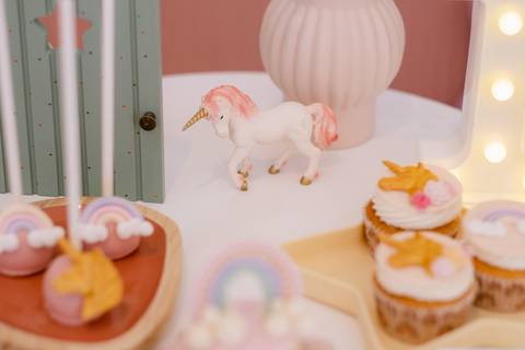 Fotografamos Festas de Aniversário Infantil, damos atenção a todos os pormenores tais como cenário, bolo, docinhos e salgados.
Inês Valente Fotografia - Everyone has a Story'