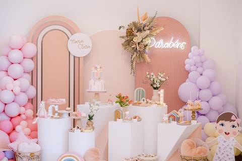 Fotografamos Festas de Aniversário Infantil, damos atenção a todos os pormenores tais como cenário, bolo, docinhos e salgados.
Inês Valente Fotografia - Everyone has a Story'