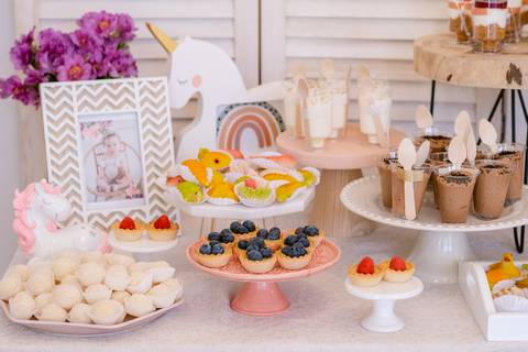 Fotografamos Festas de Aniversário Infantil, damos atenção a todos os pormenores tais como cenário, bolo, docinhos e salgados.
Inês Valente Fotografia - Everyone has a Story'